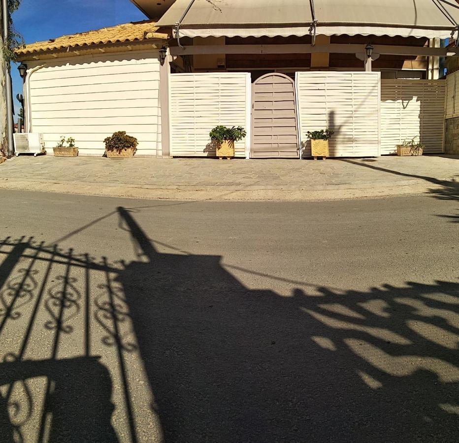Alternative Country House 10 Minutes From Athens Airport Artemida  Bagian luar foto